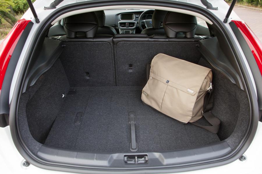  Volvo V40 2012 года  (фото 49 из 183)